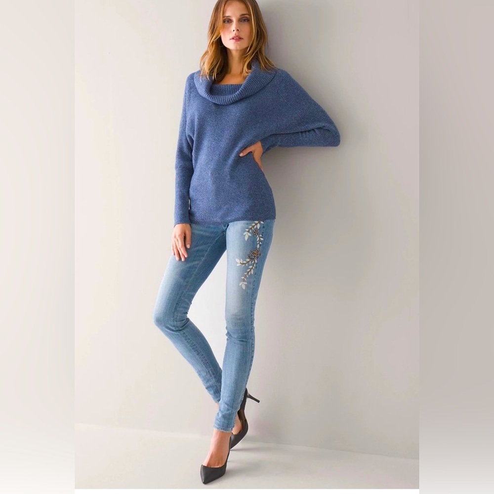 WHBM Mid-Rise Everyday Soft Denim™ Floral Embroidered Skinny Jeans